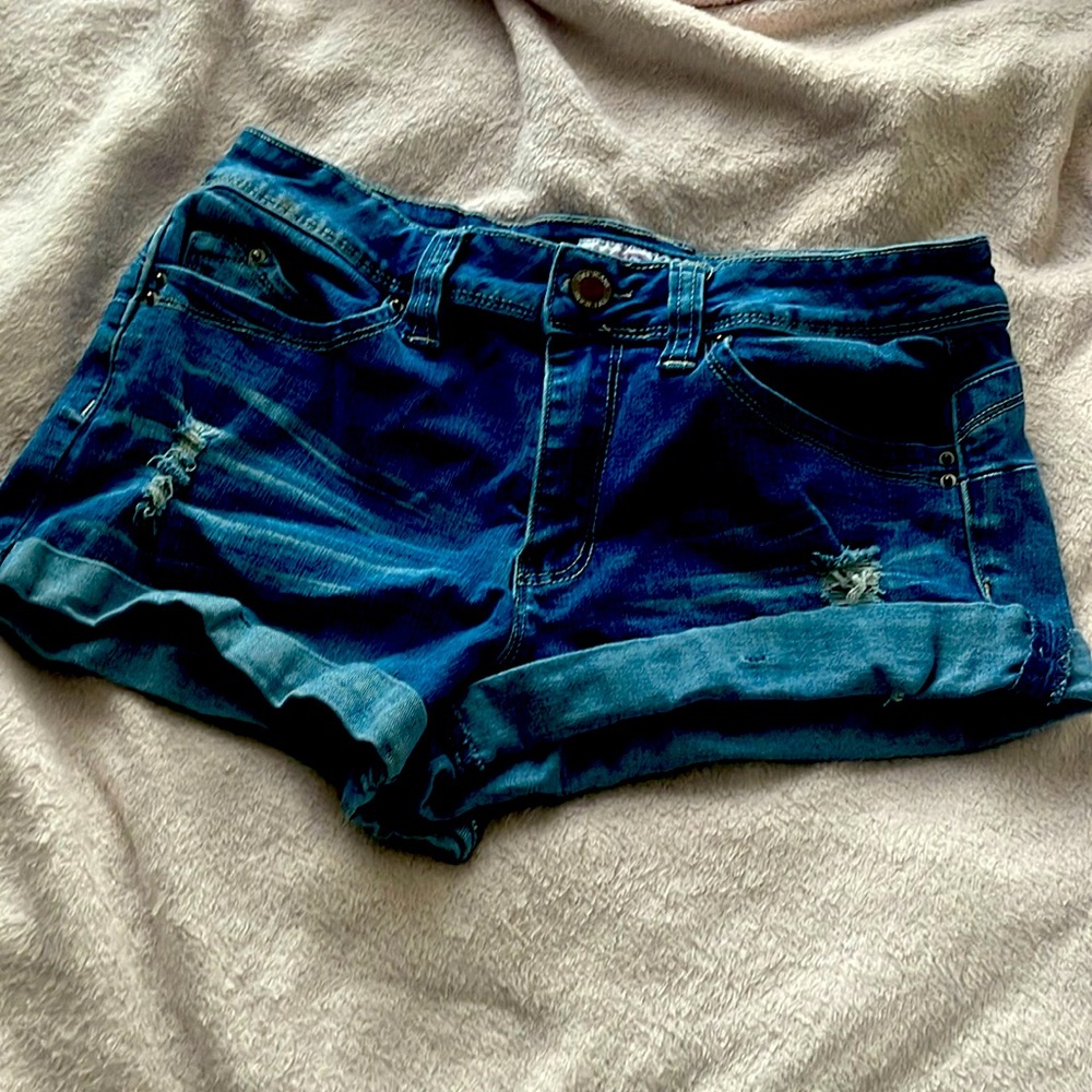 Mid rise jean shorts!!